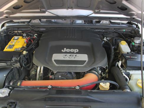 Used 2013 Jeep Wrangler Unlimited Rubicon AWD/4WD image 51