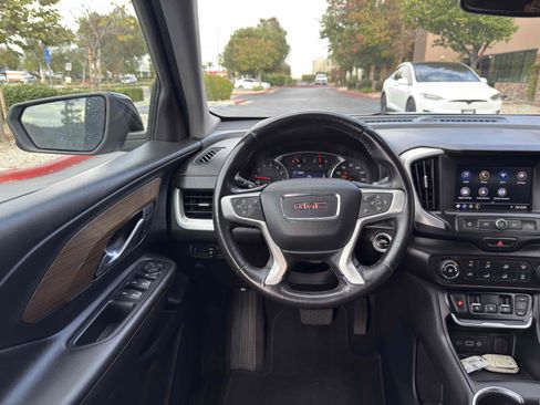 Used 2020 GMC Terrain SLE w/ Elevation Edition image 27