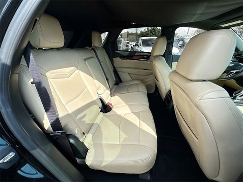 Used 2018 Cadillac XT5 Luxury image 30