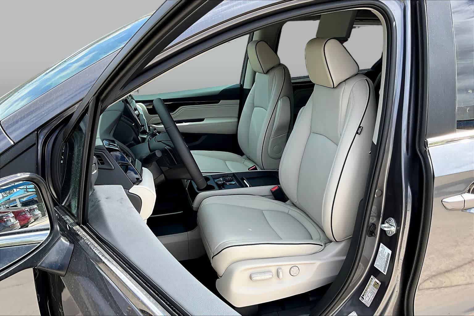 New 2026 Honda Odyssey Touring image 9