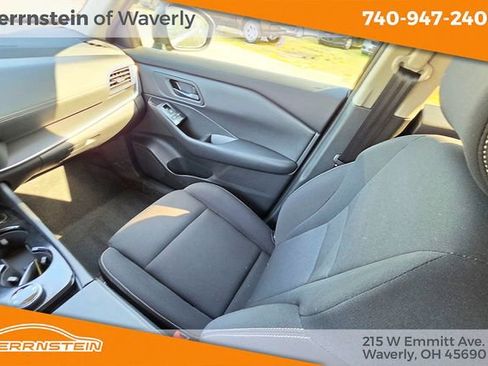 Used 2024 Nissan Rogue S AWD/4WD image 11