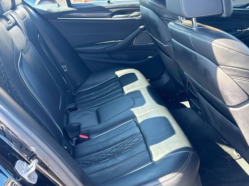 Used 2021 BMW M550i xDrive M550i xDrive w/ Dynamic Handling Package image 12