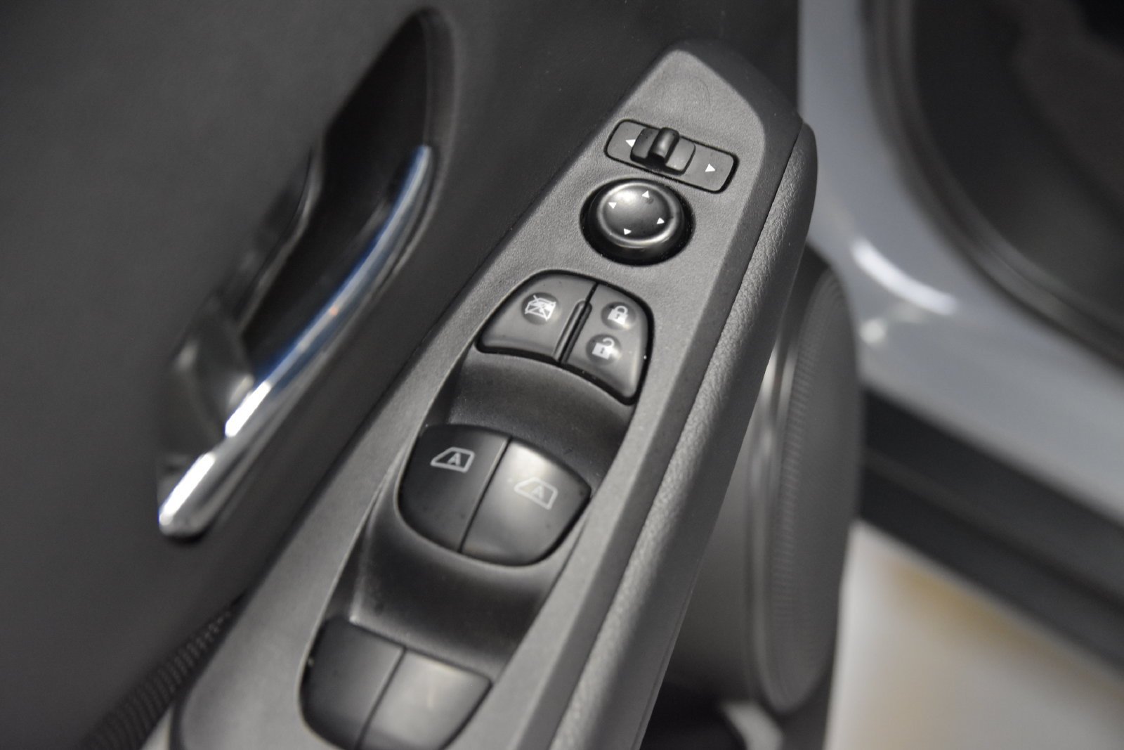Used 2023 Nissan Kicks SV FWD image 13