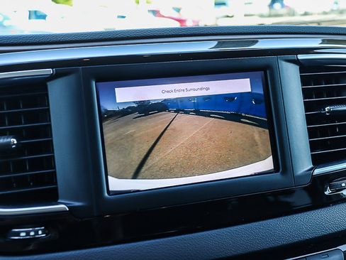 Used 2022 Chrysler Voyager LX image 26