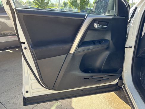 Used 2014 Toyota RAV4 XLE image 9