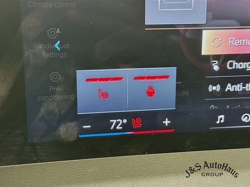 Used 2024 BMW iX xDrive50 w/ Sport Package image 26