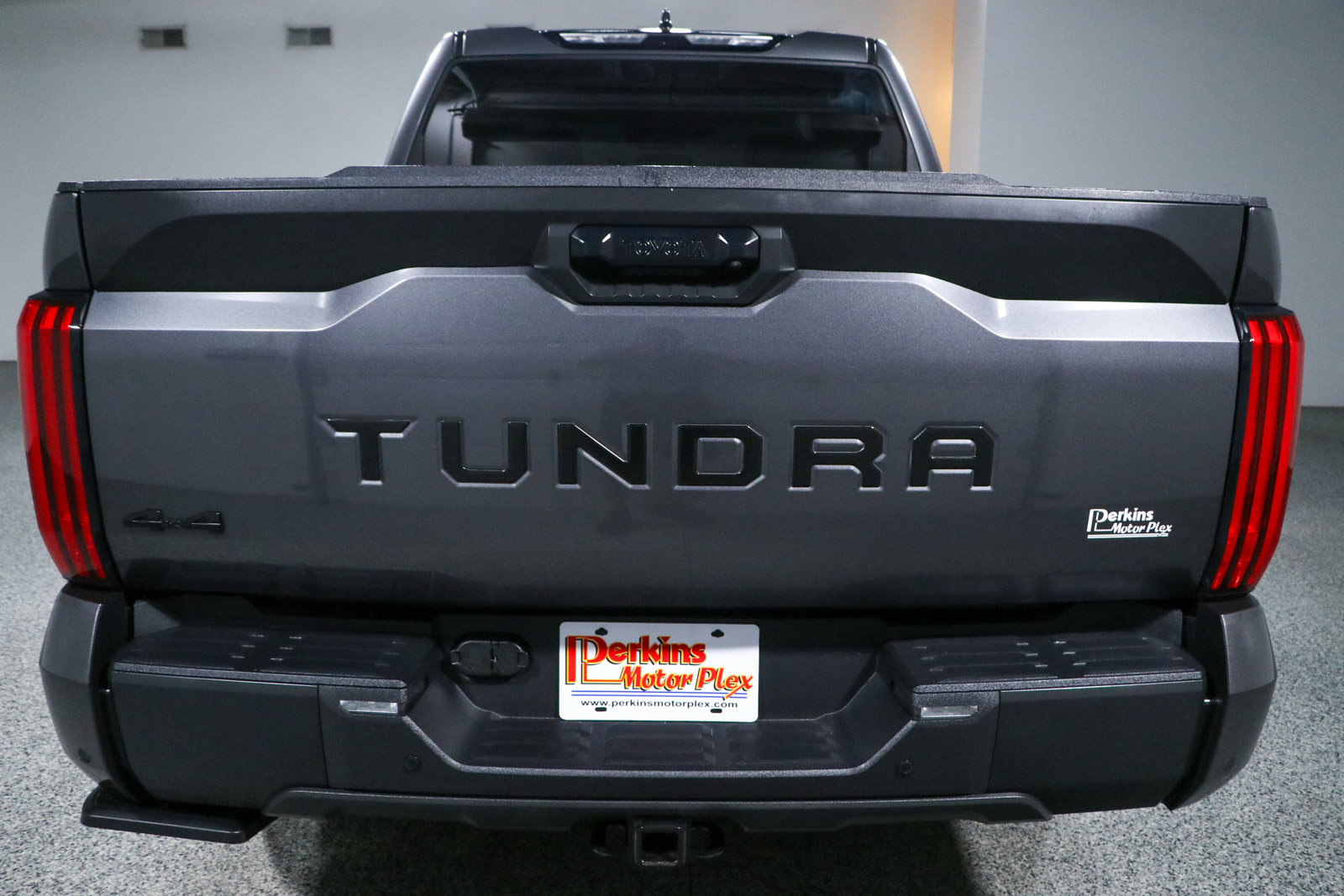 Used 2023 Toyota Tundra SR5 w/ SR5 Convenience Package AWD/4WD image 8
