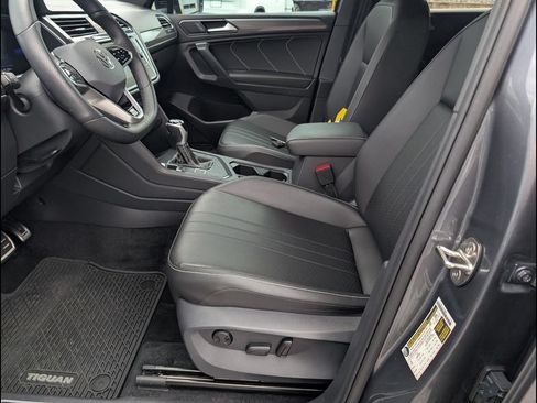 Certified 2023 Volkswagen Tiguan SE R-Line FWD image 10