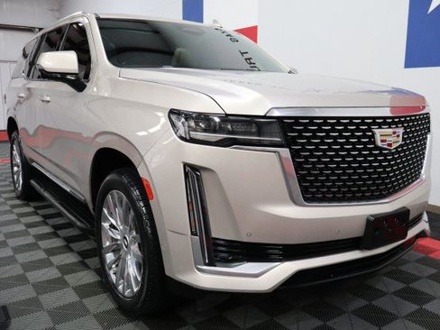 Used 2021 Cadillac Escalade Premium Luxury w/ LPO, Illumination Package AWD/4WD image 16