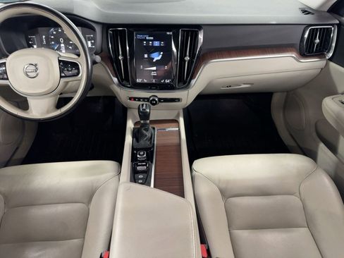 Used 2019 Volvo S60 T5 Momentum image 28