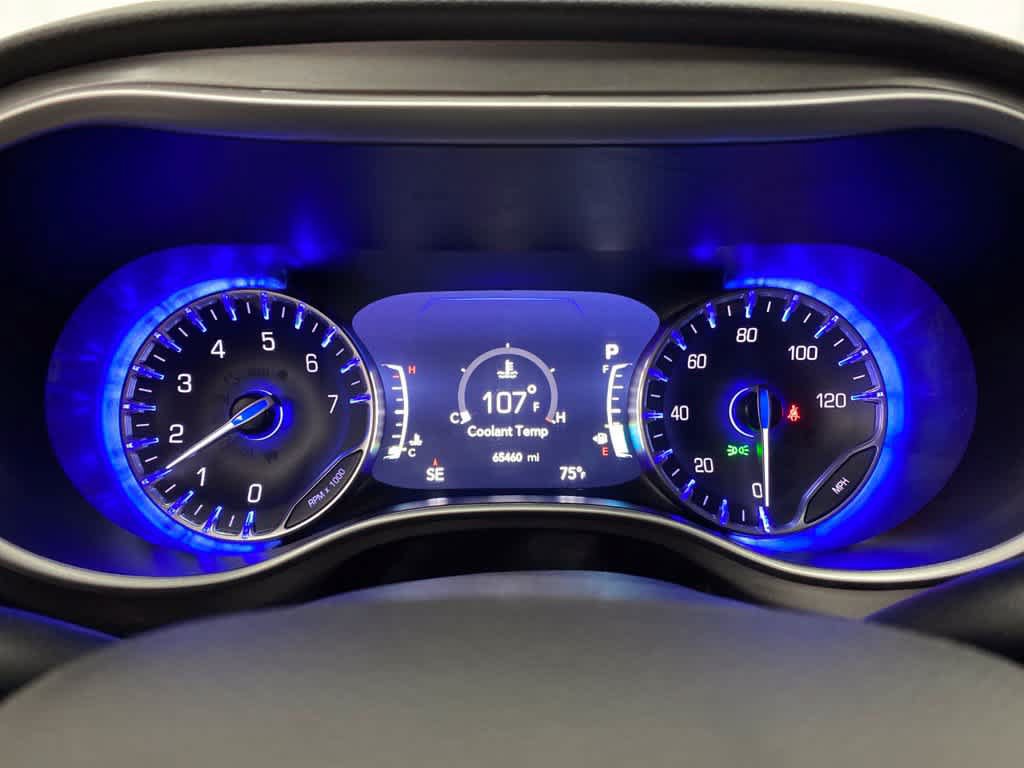 Used 2024 Chrysler Pacifica Touring-L FWD image 27