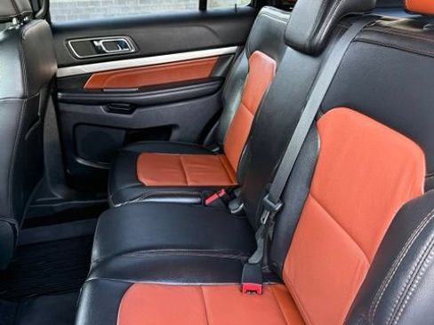 Used 2019 Ford Explorer XLT w/ Equipment Group 202A AWD/4WD image 38