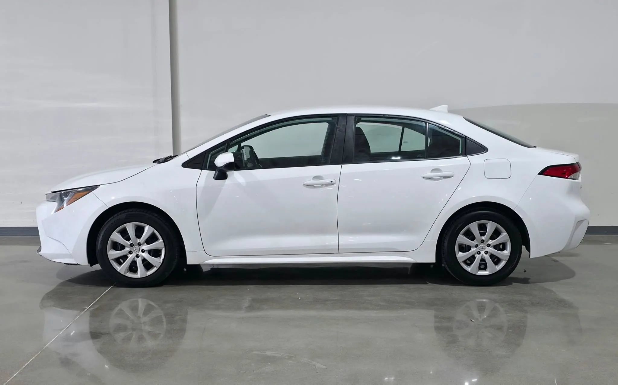 Used 2021 Toyota Corolla LE w/ Carpet Mat Package (TMS) FWD image 6