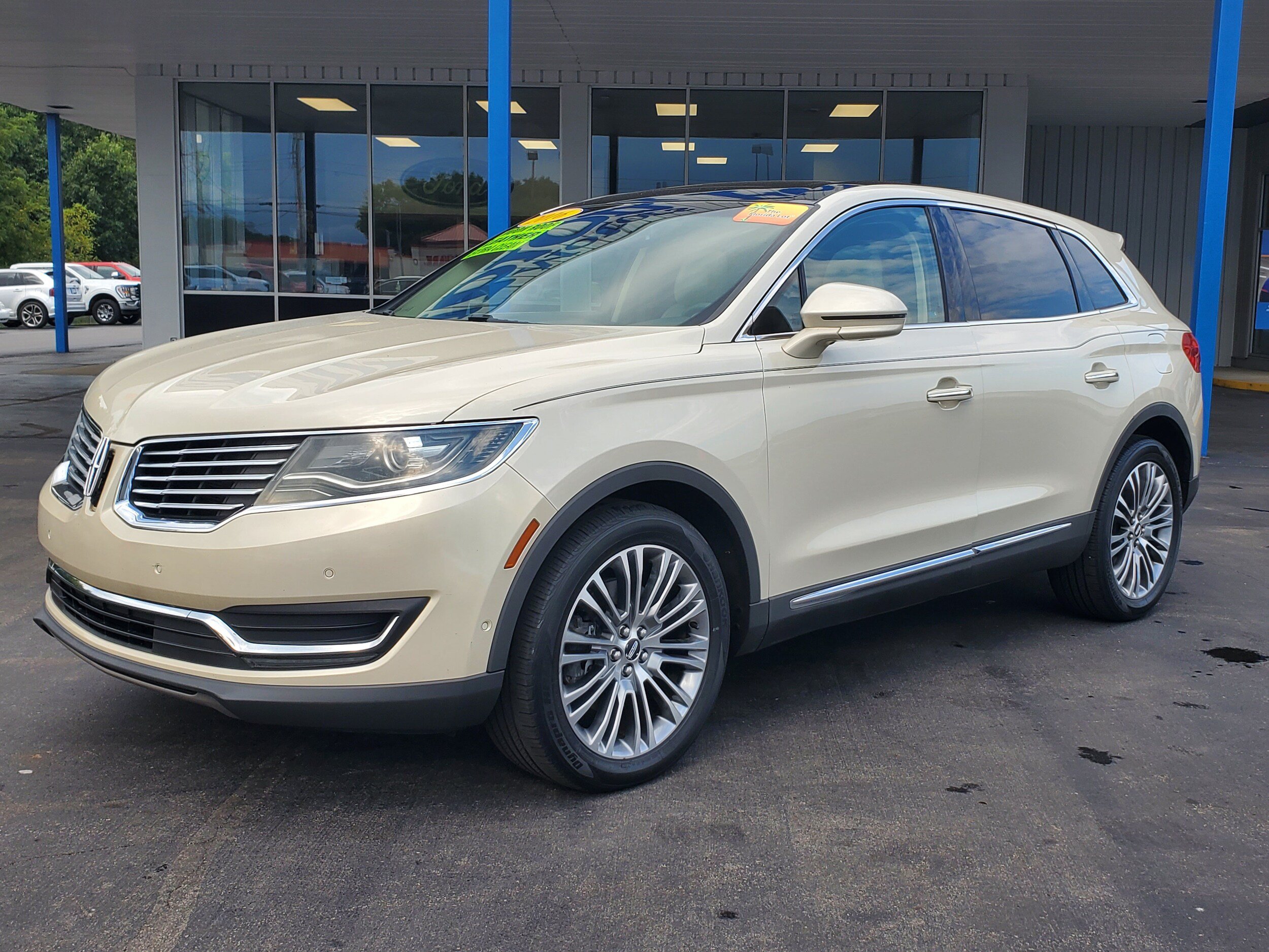 Used 2016 Lincoln MKX Reserve w/ Technology Package FWD image 2