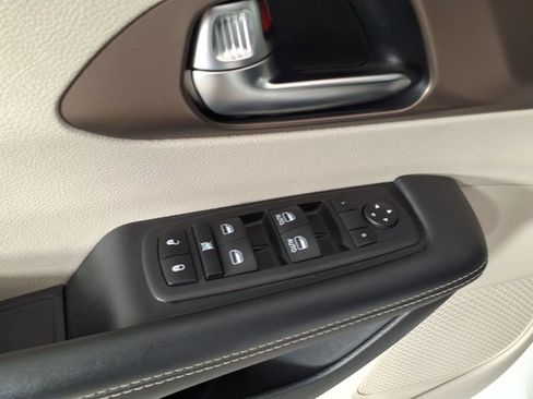 Used 2023 Chrysler Voyager LX FWD image 13