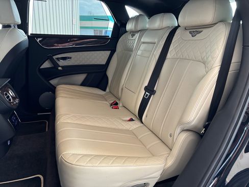 Used 2018 Bentley Bentayga Mulliner image 26