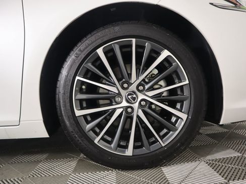 Certified 2025 Lexus ES 300h w/ Premium Package image 32