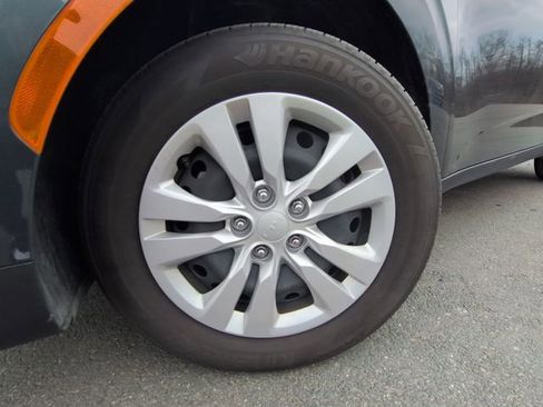 Used 2023 Kia Soul LX image 29