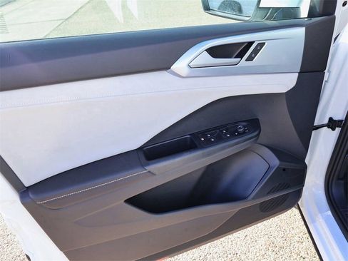 New 2026 Volkswagen Taos SE FWD image 14