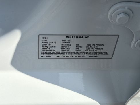Used 2025 Tesla Model Y Long Range AWD/4WD image 29