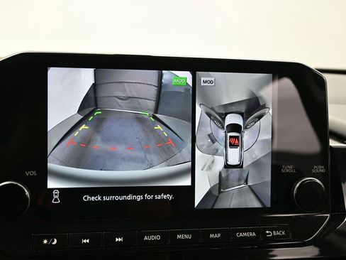 Used 2025 Nissan Pathfinder SL AWD/4WD image 18