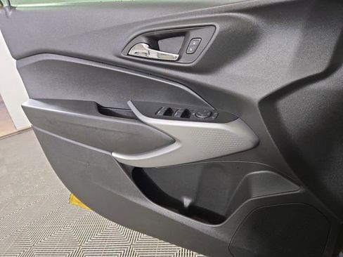 Used 2024 Chevrolet Trax RS image 27