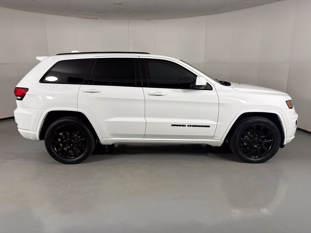 Used 2019 Jeep Grand Cherokee Altitude AWD/4WD image 9