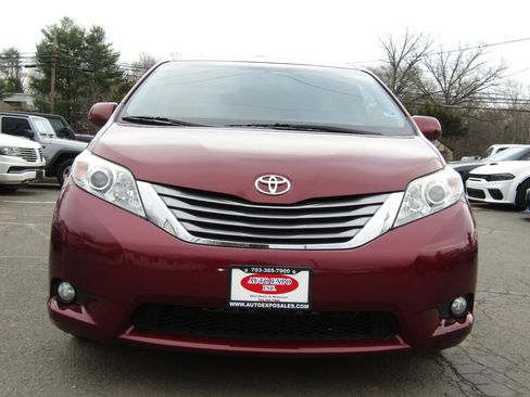 Used 2015 Toyota Sienna XLE w/ XLE Navigation Package image 2