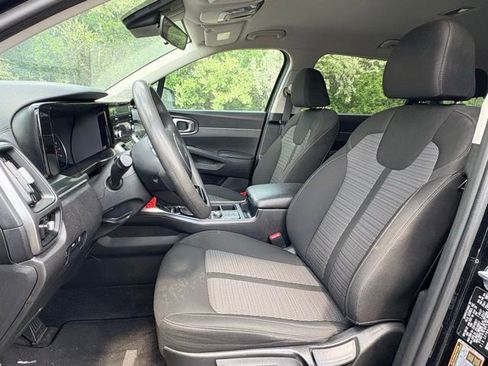 Used 2023 Kia Sorento LX FWD image 9