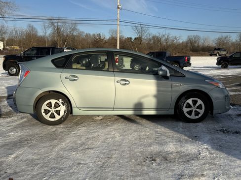 Used 2015 Toyota Prius Four image 7