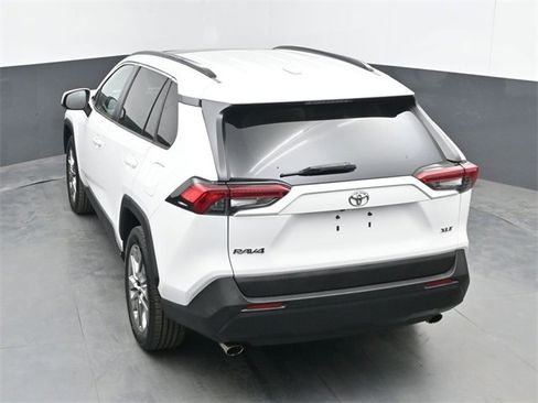 Used 2019 Toyota RAV4 XLE Premium image 39