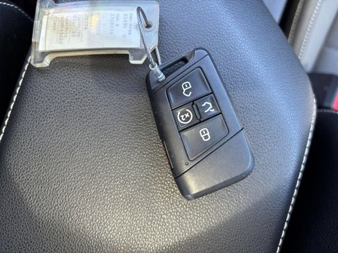 Used 2025 Volkswagen Jetta SE FWD image 24