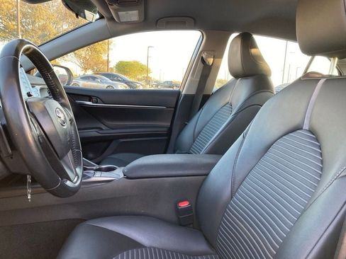 Used 2024 Toyota Camry SE image 9