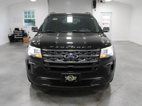 Used 2019 Ford Explorer XLT w/ Equipment Group 202A FWD image 3