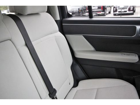 Used 2025 Hyundai Santa Fe SE image 15