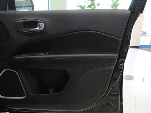 Used 2020 Jeep Compass Altitude image 25