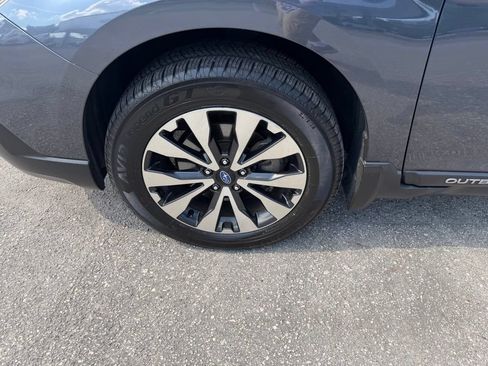 Used 2017 Subaru Outback 2.5i Limited AWD/4WD image 11