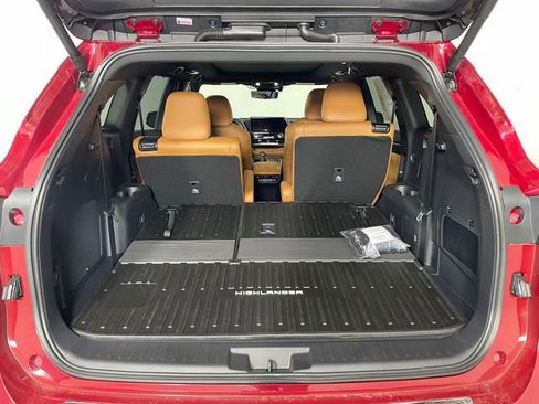 New 2026 Toyota Highlander Platinum AWD/4WD image 7