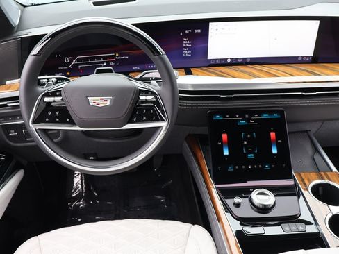 Certified 2025 Cadillac Escalade Premium Luxury Platinum w/ LPO, Floor Liner Package AWD/4WD image 15