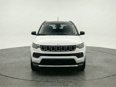 Used 2025 Jeep Compass Limited AWD/4WD image 2