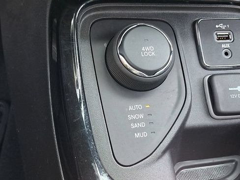 Used 2020 Jeep Compass Latitude AWD/4WD image 26
