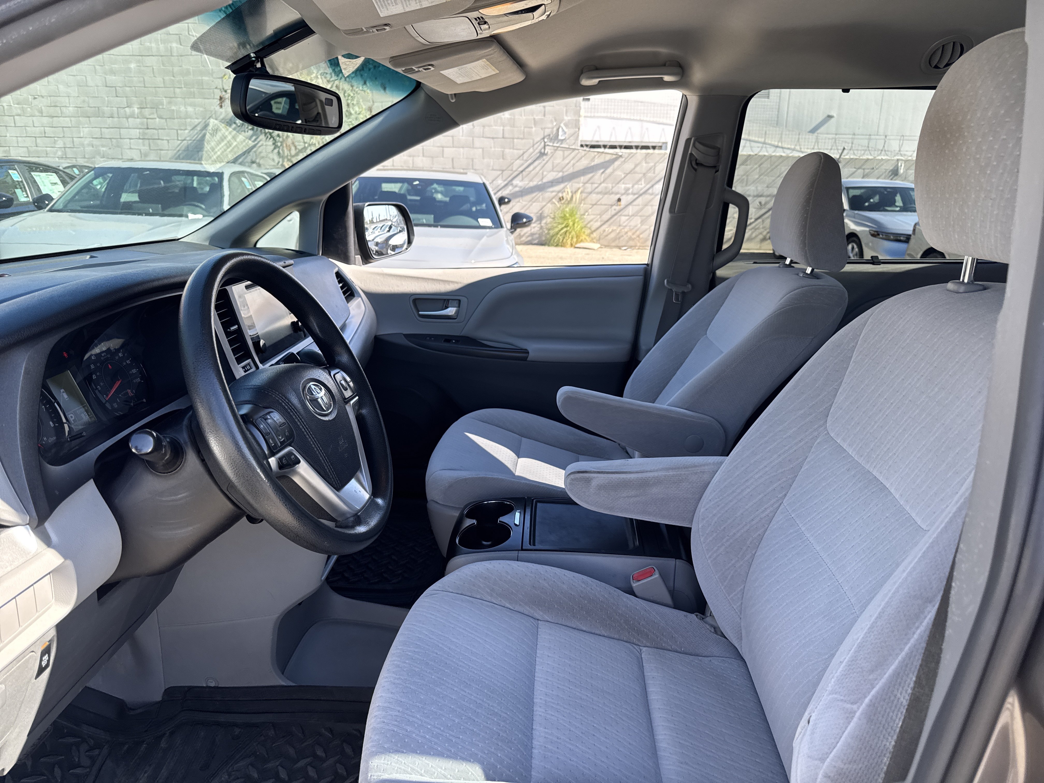 Used 2017 Toyota Sienna LE FWD image 10
