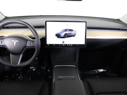 Used 2024 Tesla Model Y Long Range image 39