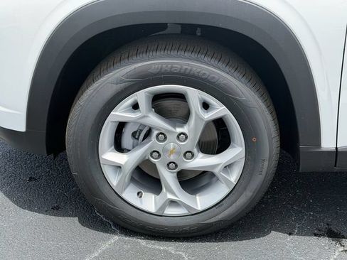 New 2026 Chevrolet Trax LS w/ LS Convenience Package FWD image 9
