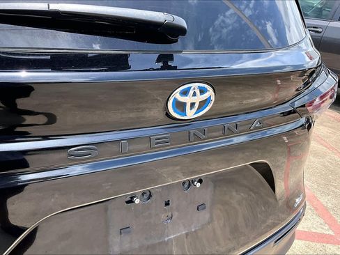 Used 2025 Toyota Sienna XLE w/ XLE Plus Package FWD image 30