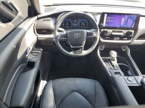 Used 2024 Toyota Grand Highlander AWD image 11