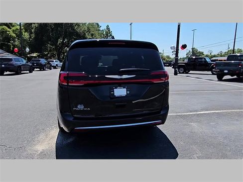 New 2026 Chrysler Pacifica Select image 28