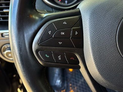 Used 2020 Jeep Cherokee Trailhawk w/ Comfort/Convenience Group image 18