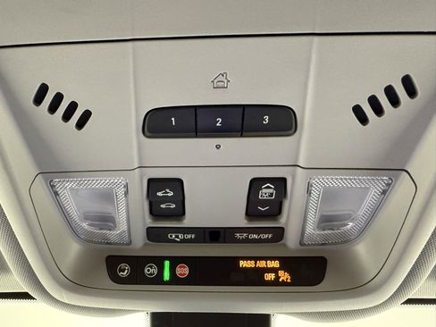 Used 2020 Chevrolet Equinox Premier image 22