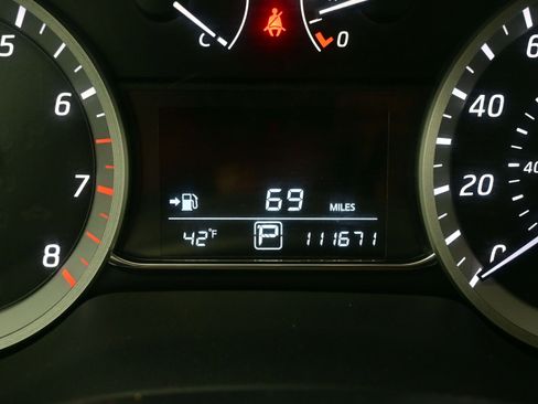 Used 2015 Nissan Sentra SV w/ Style Package image 25